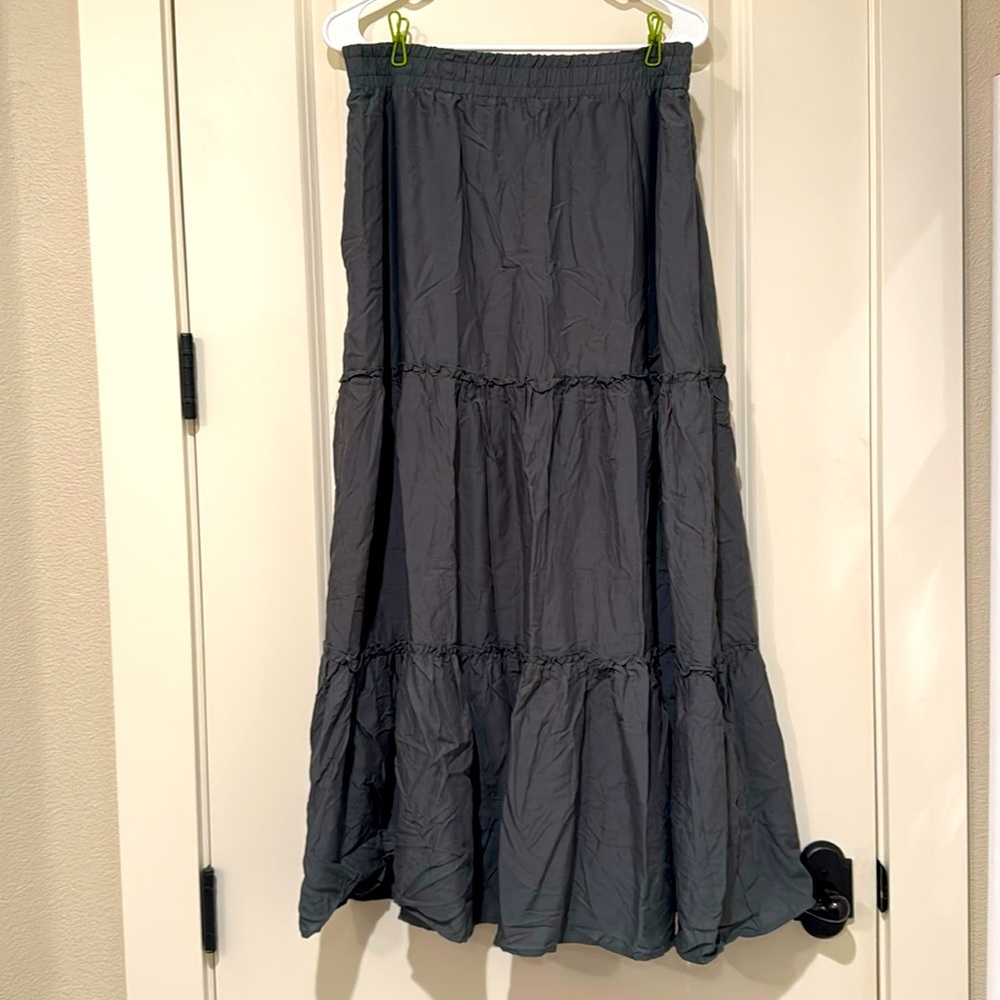 NWOT tiered skirt